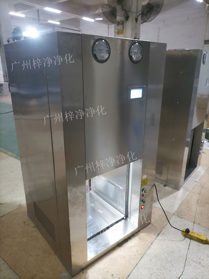 當傳遞窗與機器人連接時，機器人可以自動從傳遞窗中取出或放入物料，實現物料的自動傳遞。