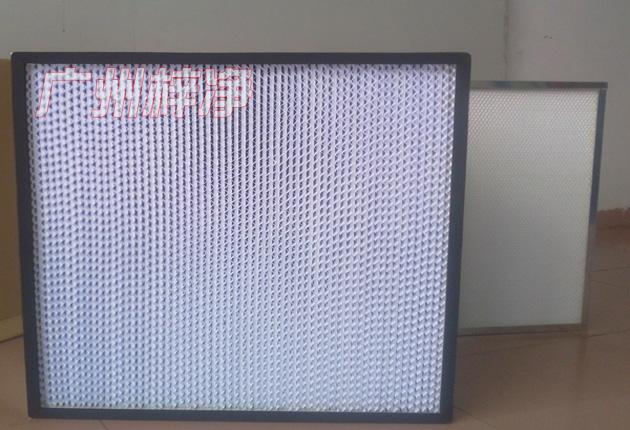 HS有隔板高效過濾器可廣泛用于光學電子、LCD液晶制造，生物醫藥、精密儀器、飲料食品，PCB印刷等行業無塵凈化車間的空調末端送風處。